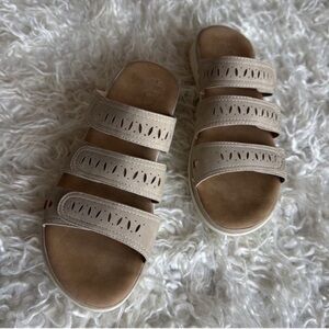 Taryn Rose Taylor Slides Sandals Sz 6.5 Cream Tan
